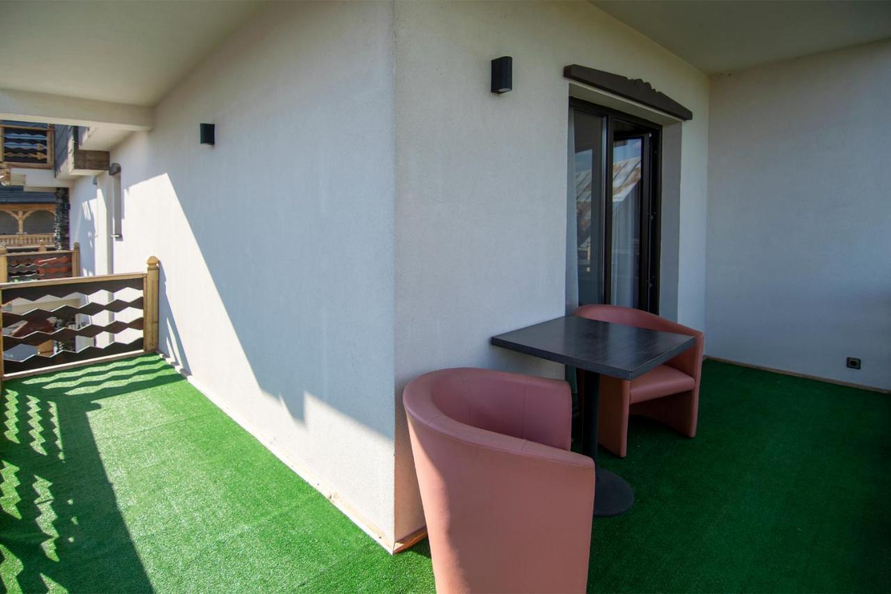 La Conacul Vesel Hotel Sapinta Luaran gambar