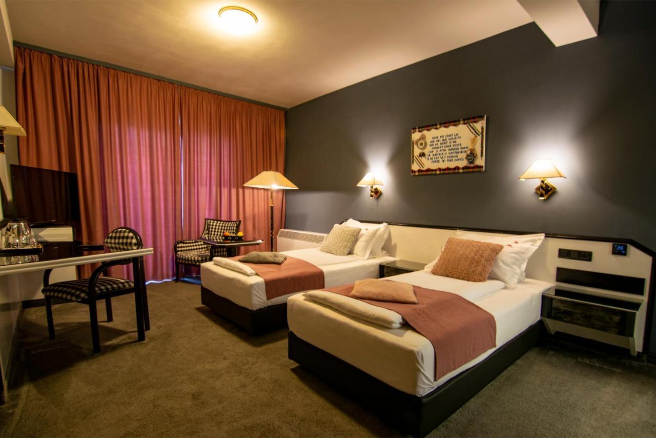 La Conacul Vesel Hotel Sapinta Luaran gambar