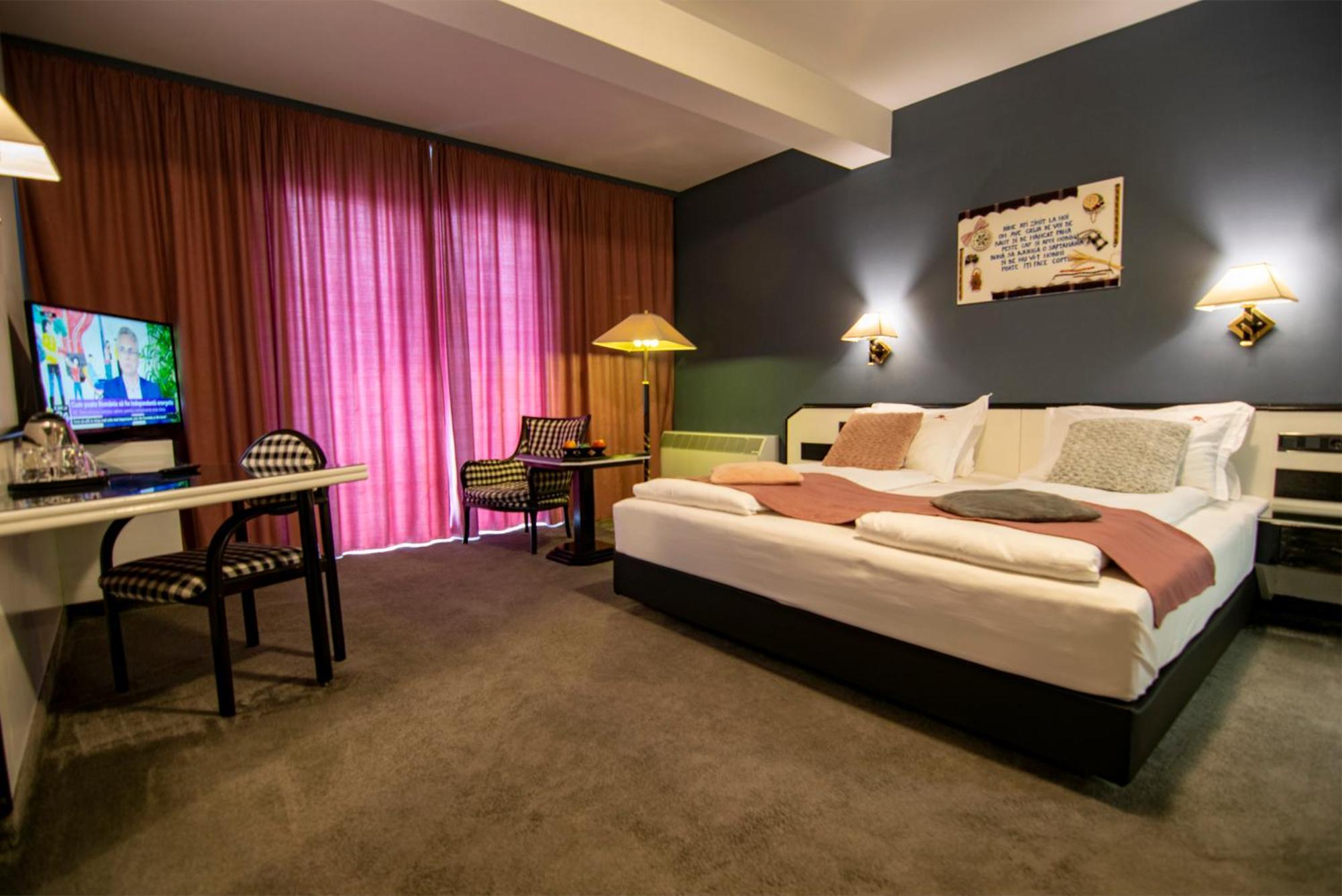 La Conacul Vesel Hotel Sapinta Luaran gambar