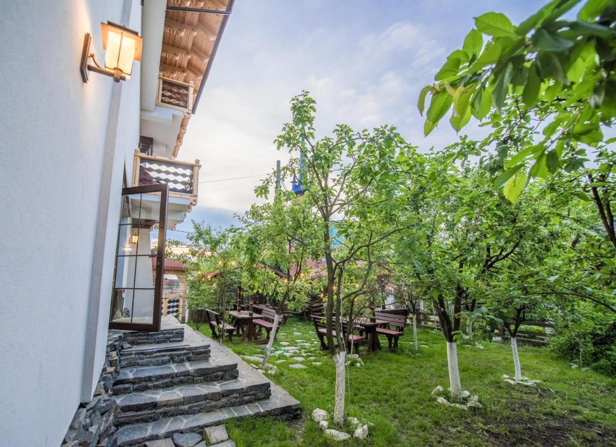 La Conacul Vesel Hotel Sapinta Luaran gambar
